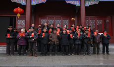 一片愛心在鄉(xiāng)親 ——河南省鳳凰投資集團慈善扶貧助學捐贈活動紀實